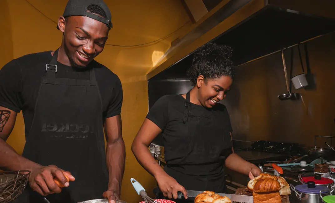 Desde 2023, o Guia Black Chefs dá visibilidade a profissionais negros da gastronomia brasileira